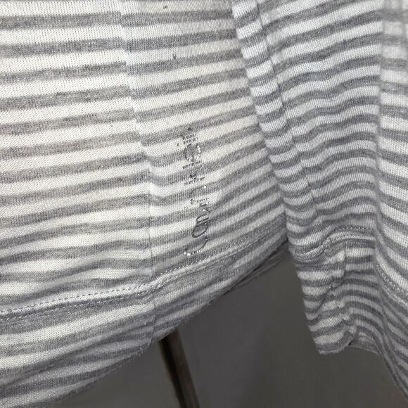 Calvin Klein Cowl Neck Lightweight Active Top Size Medium - Picture 7 of 9